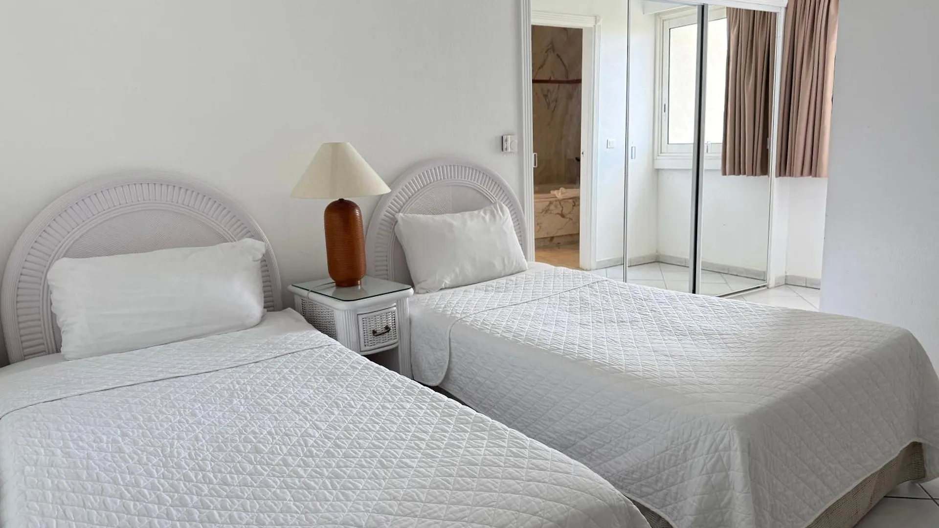 ***  Sapphire Beach Club Resort Cupecoy  Sint Maarten